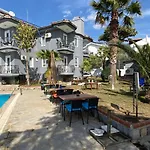 Greenway Hotel *