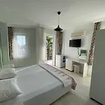 Greenway Hotel *